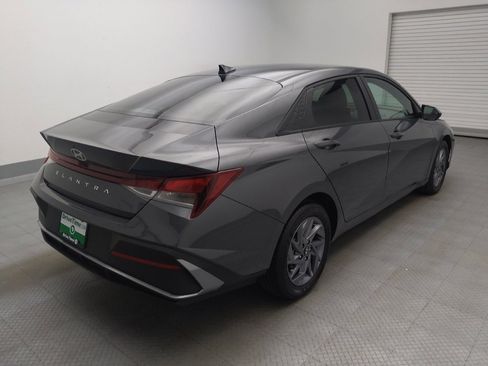 Used 2024 Hyundai Elantra SEL FWD image 9