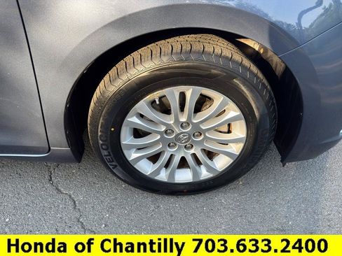 Used 2014 Toyota Sienna XLE FWD image 27