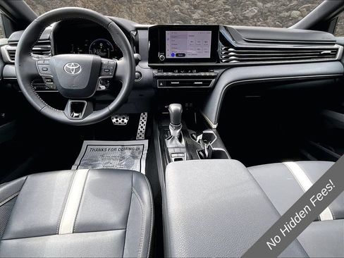 Used 2025 Toyota Camry SE FWD image 13