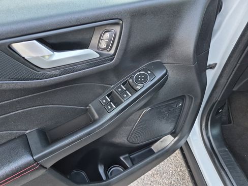 Used 2025 Ford Escape ST-Line w/ Tech Pack #1 FWD image 10