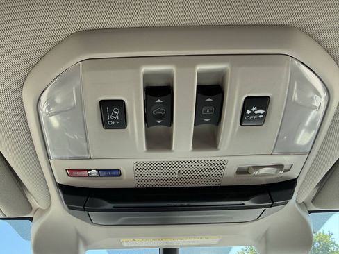 Used 2019 Subaru Ascent Limited AWD/4WD image 36