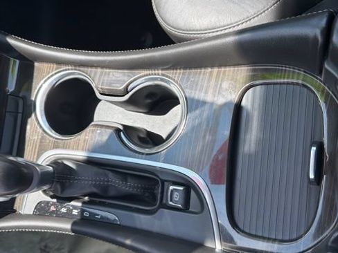 Used 2019 Buick Envision Essence FWD image 12