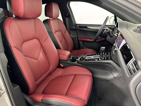 Certified 2025 Porsche Macan image 29