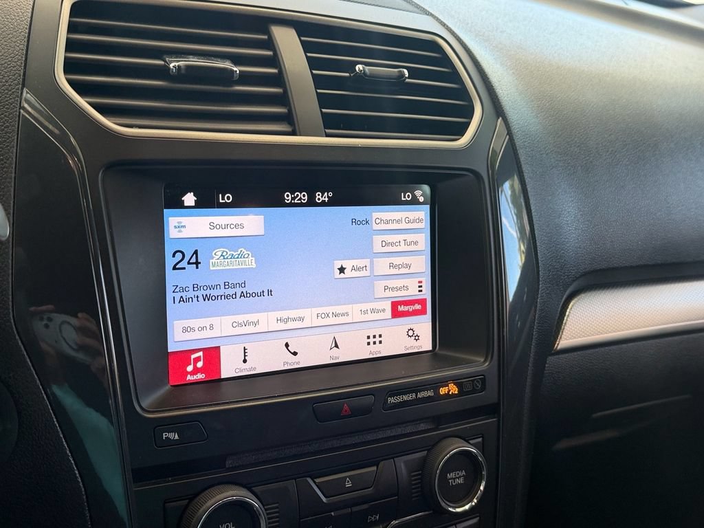 Used 2018 Ford Explorer XLT w/ Equipment Group 202A FWD image 11