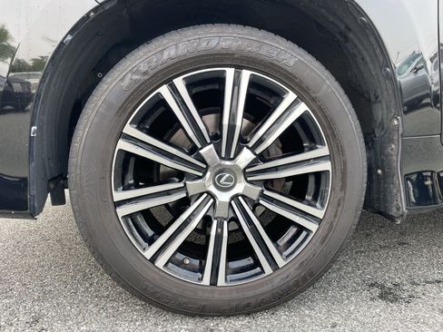 Used 2019 Lexus LX 570 4WD w/ Luxury Package image 9