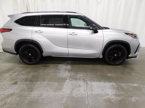 Used 2023 Toyota Highlander XSE image 2