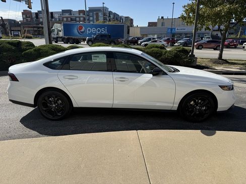Used 2025 Honda Accord SE image 4