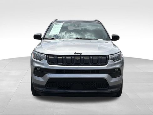 Used 2022 Jeep Compass Latitude w/ Convenience Group FWD image 2