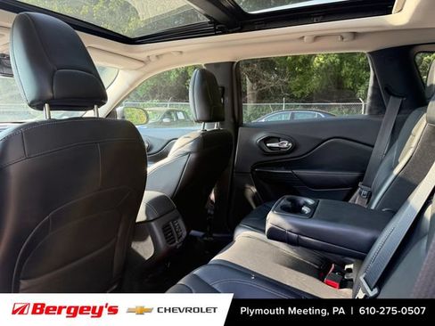 Used 2016 Jeep Cherokee Limited AWD/4WD image 10