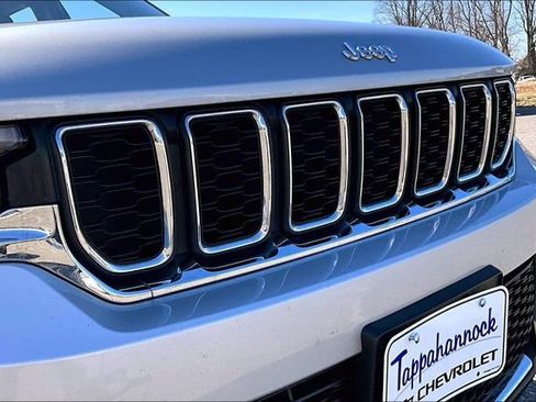 Used 2023 Jeep Grand Cherokee Laredo w/ Luxury Tech Group I image 29