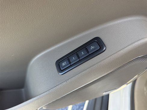 Used 2017 GMC Yukon SLT image 19