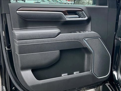 Used 2026 GMC Sierra 1500 SLT image 9