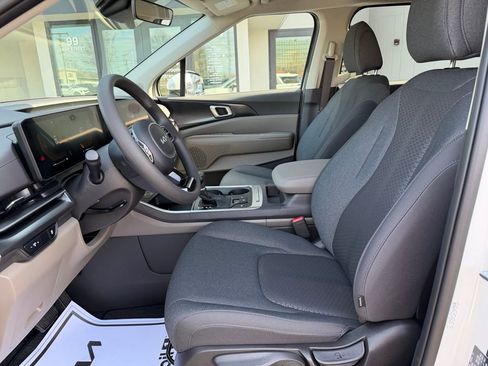 New 2026 Kia Carnival LX FWD image 27