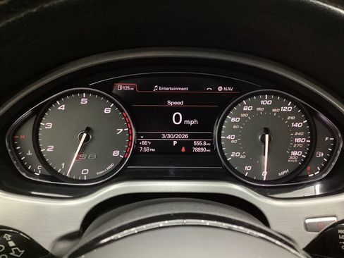 Used 2013 Audi S8 image 33