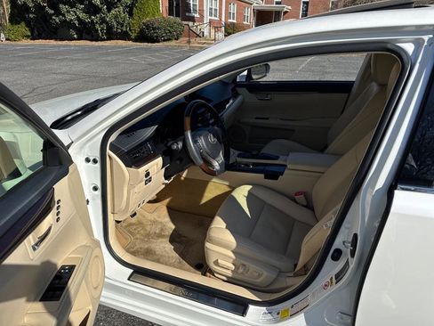 Used 2013 Lexus ES 350 w/ Luxury Pkg image 4