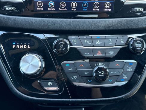 Used 2019 Chrysler Pacifica Touring-L Plus w/ Advanced Safetytec Group FWD image 39