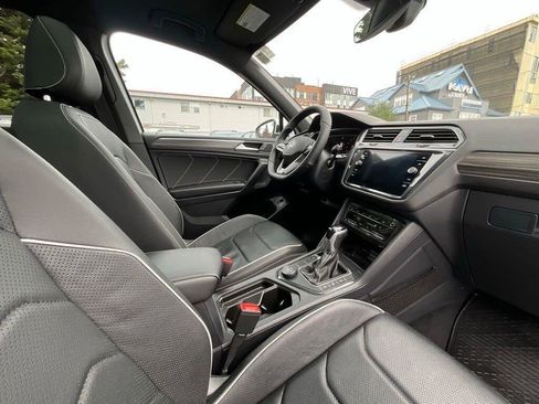 Used 2022 Volkswagen Tiguan SEL R-Line AWD/4WD image 17