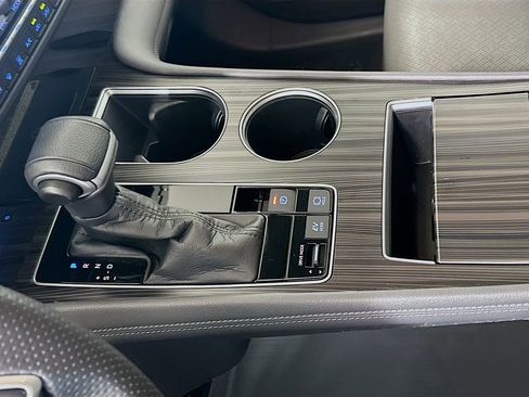 Used 2021 Toyota Sienna Limited image 17