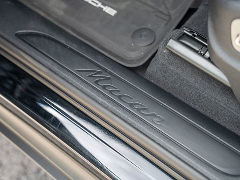 Certified 2026 Porsche Macan AWD/4WD image 12