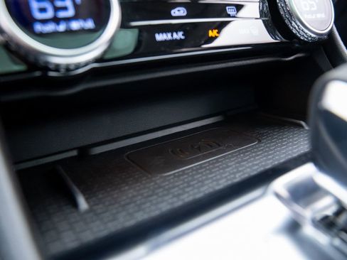 Used 2022 Jaguar F-PACE S image 31