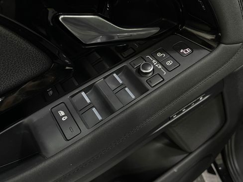 Used 2020 Land Rover Range Rover Evoque SE image 17