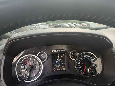 Used 2024 RAM 2500 Big Horn AWD/4WD image 16