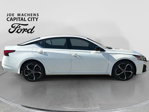 Used 2023 Nissan Altima 2.5 SR FWD image 3
