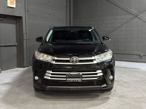 Used 2019 Toyota Highlander XLE AWD/4WD image 2