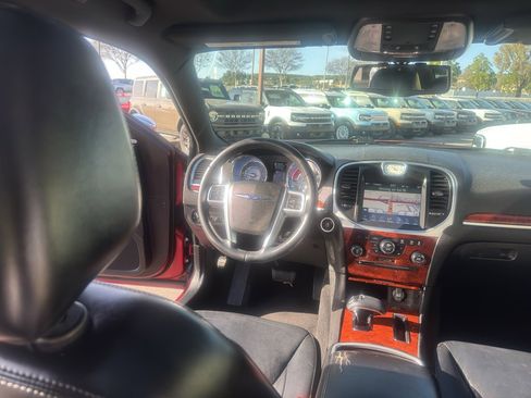 Used 2012 Chrysler 300 Limited image 23