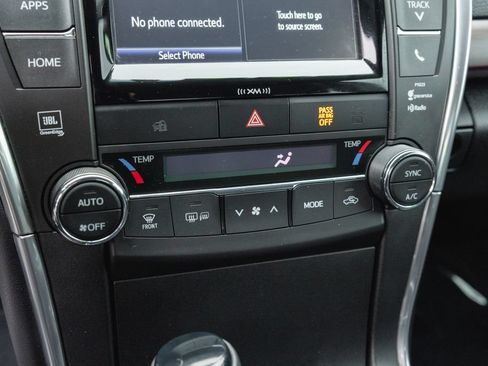 Used 2017 Toyota Camry XLE w/ Convenience Package FWD image 20