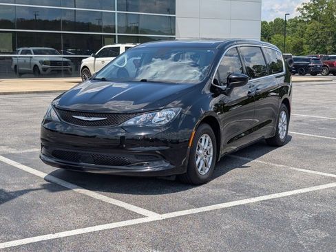 Used 2024 Chrysler Voyager LX FWD image 1