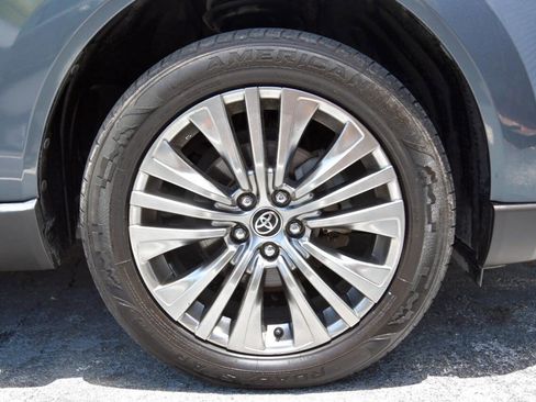 Used 2021 Toyota Venza XLE image 30