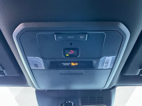 Used 2025 Toyota Tacoma TRD Off-Road image 15