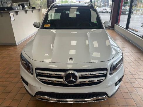 Used 2021 Mercedes-Benz GLB 250 w/ Premium Package image 4