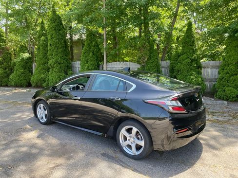 Used 2017 Chevrolet Volt LT w/ Comfort Package FWD image 3