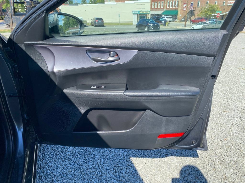 Used 2022 Kia Forte LXS FWD image 20