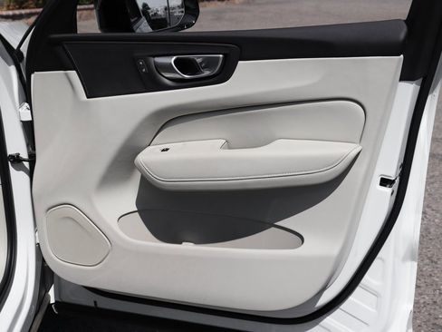 Used 2024 Volvo XC60 B5 Core image 41