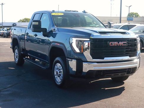 Used 2025 GMC Sierra 2500 Pro AWD/4WD image 3