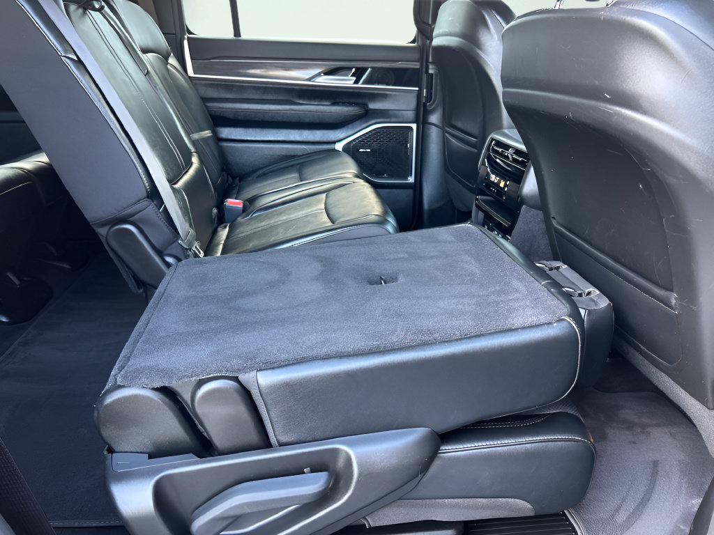 Used 2024 Jeep Wagoneer L Series III w/ Flexible Seating Group AWD/4WD image 48