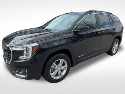 Used 2023 GMC Terrain SLE w/ Driver Convenience Package image 4