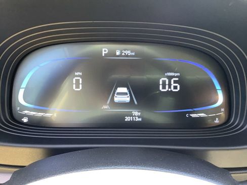 Used 2025 Hyundai Venue SEL FWD image 29