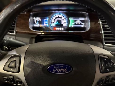 Used 2017 Ford Taurus Limited FWD image 19