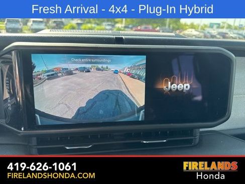 Used 2024 Jeep Wrangler Unlimited w/ Convenience Group AWD/4WD image 25