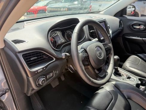 Used 2022 Jeep Cherokee Trailhawk w/ Comfort/Convenience Group AWD/4WD image 12