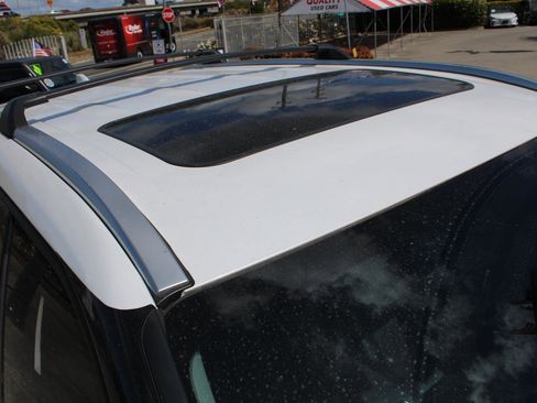 Used 2023 Toyota Highlander Limited FWD image 9