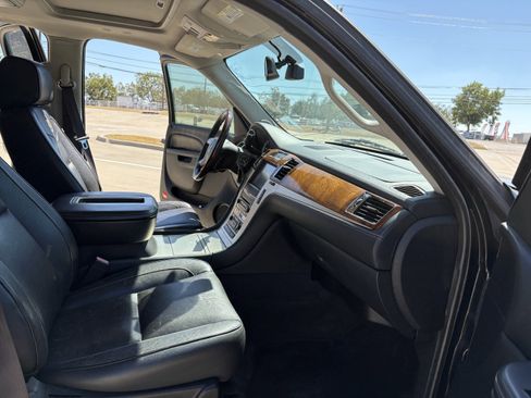 Used 2013 Cadillac Escalade Platinum image 13