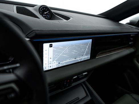 New 2025 Porsche Macan 4S Electric image 15