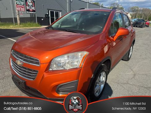 Used 2015 Chevrolet Trax LT w/ LT Sun and Sound Package AWD/4WD image 1
