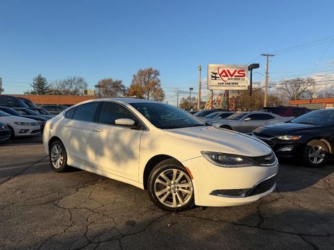 Used 2015 Chrysler 200 Limited image 1