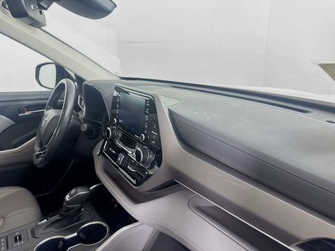Used 2020 Toyota Highlander XLE image 27